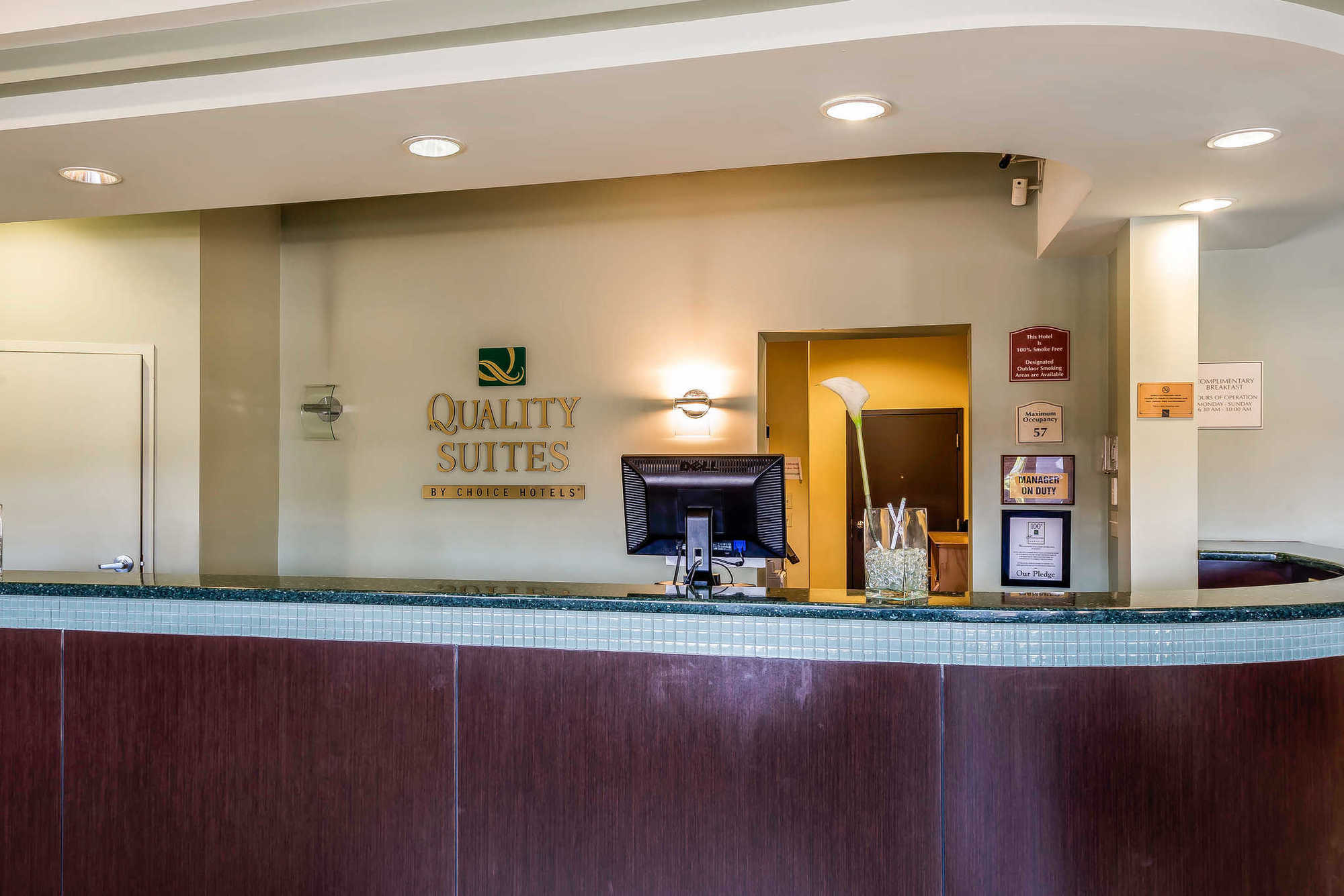 Quality Suites Central 콜로라도스프링스 내부 사진